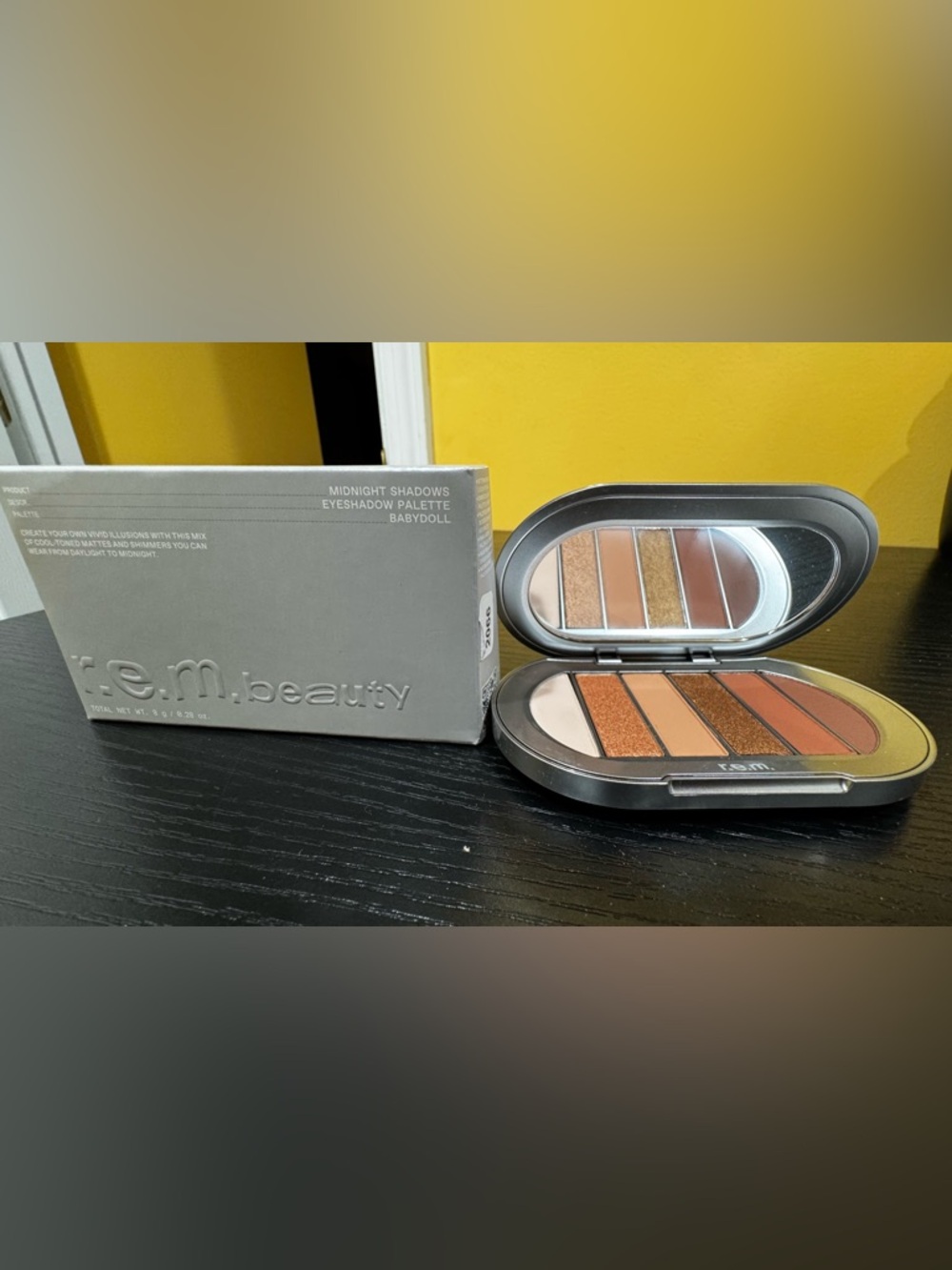 R.E.M midnight, shadow eyeshadow, palette, shade, baby doll by Ariana Grande